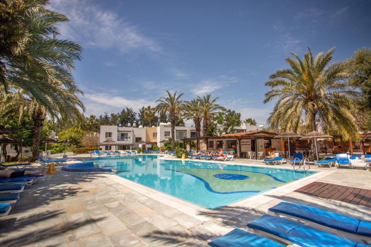 Always Welcome! Near Beach, Cml Swimming Pool Paphos Exterior foto
